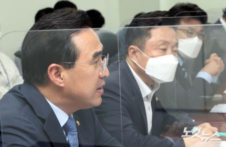 화물차 유가보조금 제도 현황 및 개선방안 간담회, 발언하는 박홍근 원내대표