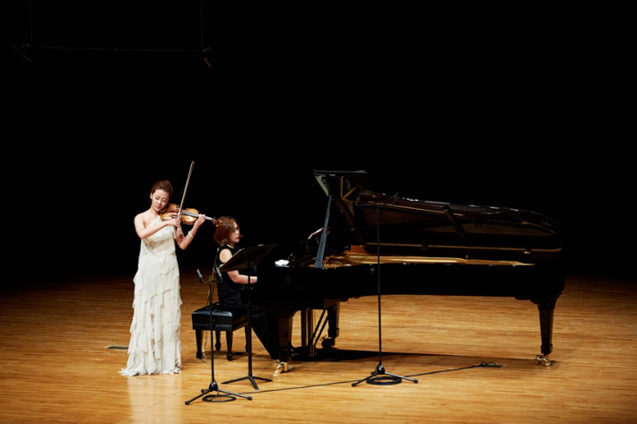 클라라 주미 강과 손열음 듀오 콘서트. 클라라 주미 강 홈페이지.