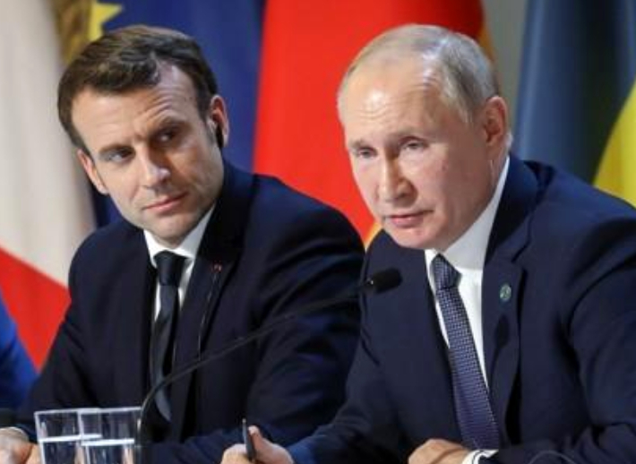에마뉘엘 마크롱 프랑스 대통령(왼쪽)과 블라디미르 푸틴 러시아 대통령. 연합뉴스