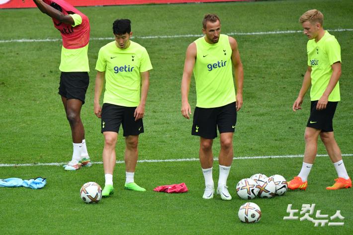 훈련하는 손흥민-해리 케인