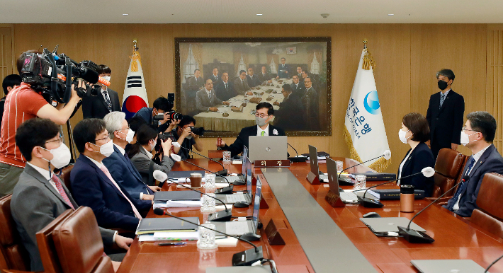 금융통화위원회 회의. 연합뉴스