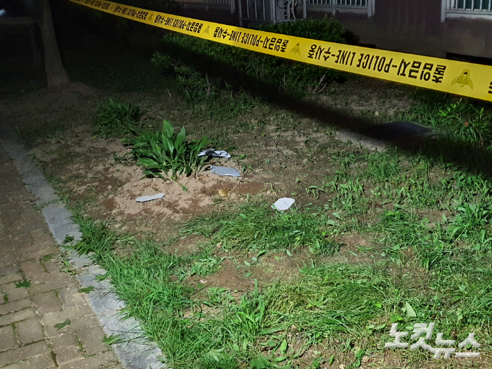 12일 오후 8시 30분 쯤 강원 춘천시 한 아파트에 옥상에서 A(17)군이 뛰어내려 숨지는 사고가 발생했다. 진유정 기자