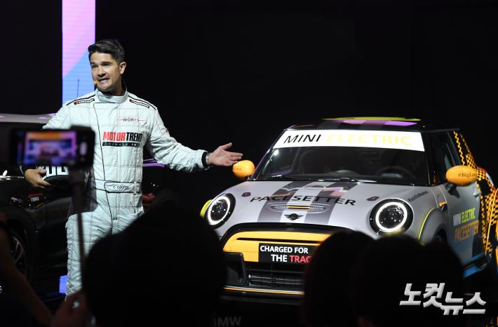 부산국제모터쇼 온 존 쿠퍼 손자 찰리 쿠퍼