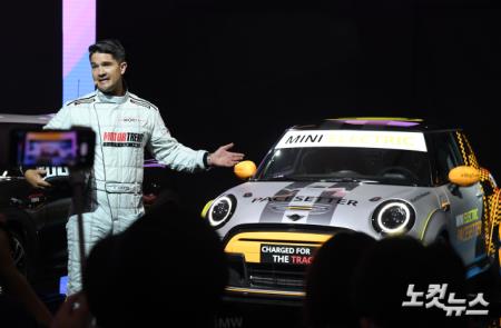 부산국제모터쇼 온 존 쿠퍼 손자 찰리 쿠퍼