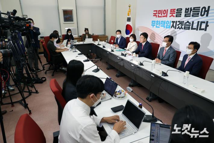 취임 100일 기자간담회 갖는 권성동 원내대표