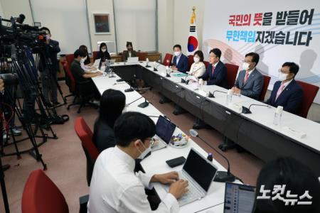 취임 100일 기자간담회 갖는 권성동 원내대표