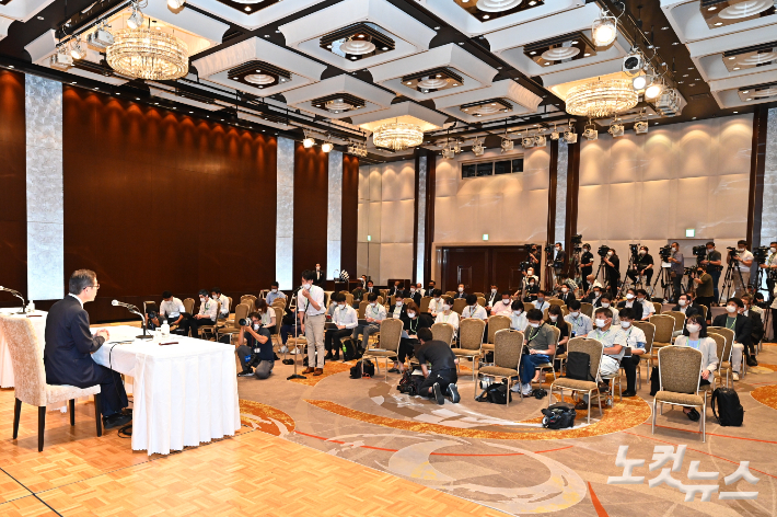 사진은 지난 11일 일본의 한 호텔에서 기자회견을 하고 있는 다나카 토미히로 일본 통일교 회장.  (사진 = 세계평화통일가정연합) 