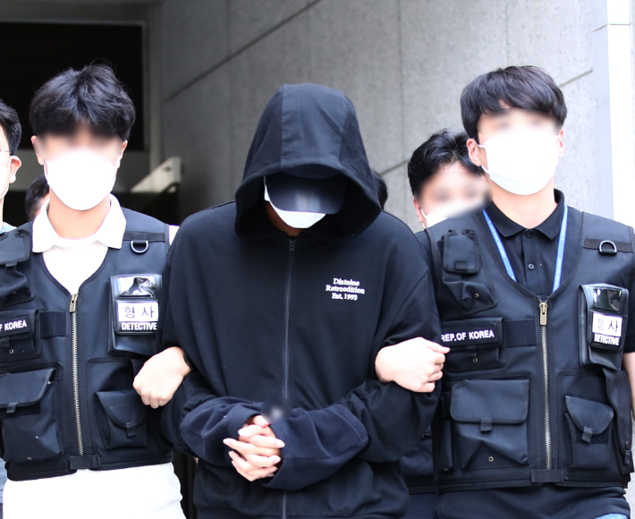 법원서 나오는 인하대 사망사고 가해 혐의 남학생 (연합뉴스)