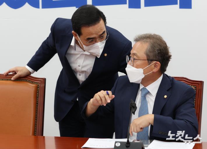 대화하는 박홍근-송기헌