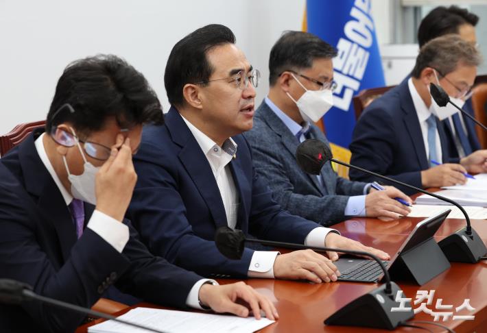 정책조정회의 발언하는 박홍근 원내대표