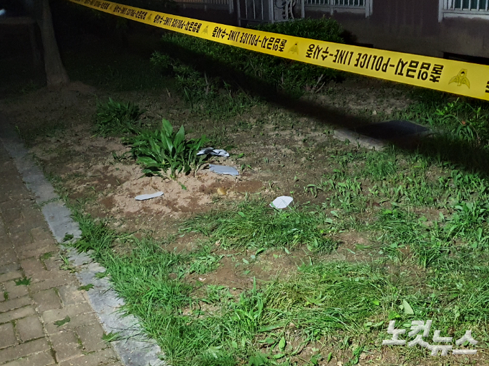 지난 12일 오후 8시 30분 쯤 강원 춘천시 한 아파트에 옥상에서 A(17)군이 뛰어내려 숨지는 사고가 발생했다. 진유정 기자