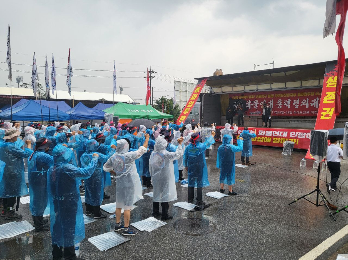 하이트진로 이천공장 앞에서 농성중인 민주노총 화물연대본부. 독자 제공 