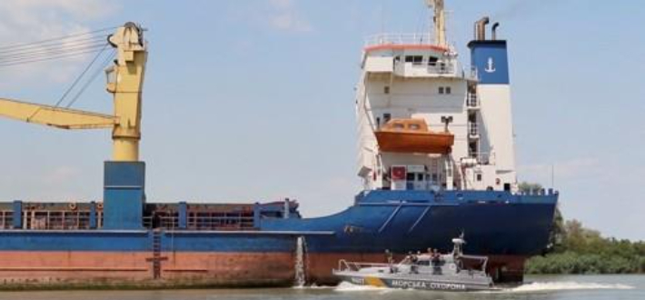 다뉴브강 따라 흑해로 항하는 우크라 화물선. 연합뉴스