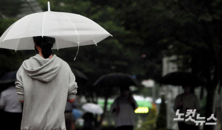 소나기. 황진환 기자