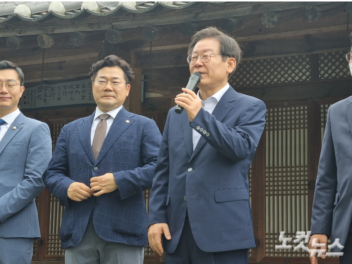 이재명 더불어민주당 당대표 후보가 30일 강원 강릉시를 방문해 허균허난설헌 기념공원을 둘러봤다. 전영래 기자