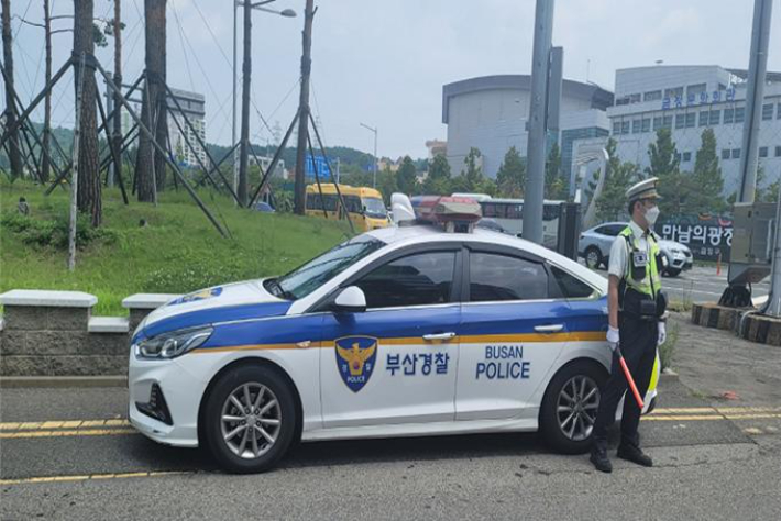 부산시 자치경찰위원회가 소속 교통순찰차의 외부 표기를 변경했다. 부산시 자치경찰위원회 제공