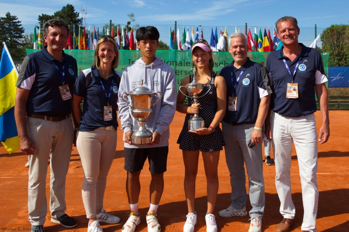 한국 남자 테니스 유망주 조세혁(왼쪽 3번째)가 윔블던 14세부에 이어 독일 14세 이하 테니스 챔피언십에서도 정상에 올랐다. 대한테니스협회