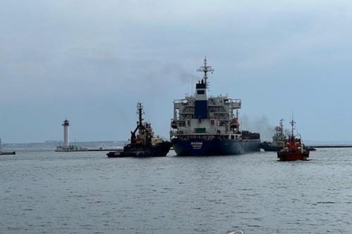 지난 1일(현지시간) 우크라이나 오데사항에서 2만6천t의 옥수수를 실은 시에라리온 국적 화물선 라조니호가 출항했다. 우크라이나 해군 제공