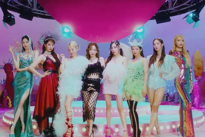 오는 8월 5일 정규 7집 '포에버 원'으로 컴백하는 소녀시대. 소녀시대 공식 유튜브 캡처