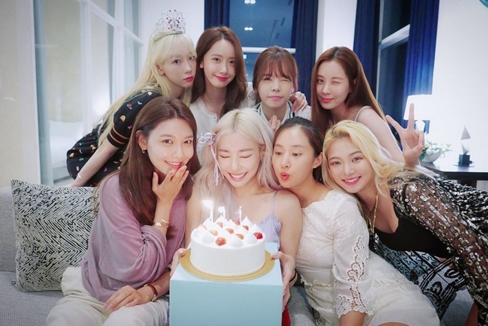 오늘(5일) 데뷔 15주년을 맞은 소녀시대. 티파니 인스타그램