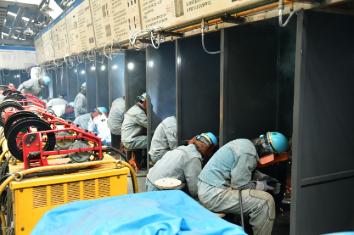 거제형 조선업 고용유지모델인 조선업 노동자들의 지역특화형 직업훈련. 거제시청 제공