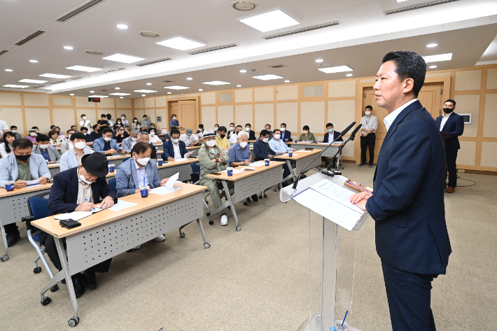 김장호 구미시장이 지난 1일 취임 한 달 기자간담회를 하고 있다. 구미시 제공