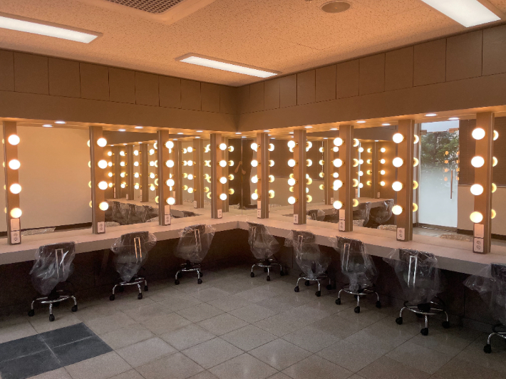 연극영화 실습실 내 분장실. 대경대 제공