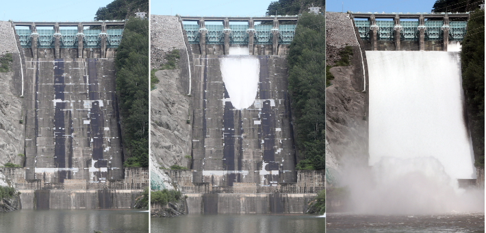 11일 오후 3시를 기해 강원 춘천시 신북읍 소양강댐이 2년 만에 수문을 열고 물을 방류하고 있다. 연합뉴스