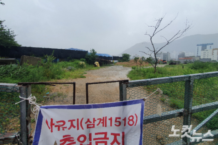 지난 7월 18일 경남 김해 북부동에 있는 업체 부지. 현재는 종합의료시설용지로 구분돼있다. 이형탁 기자