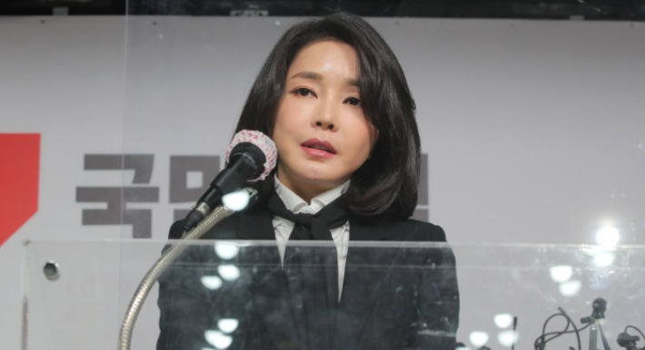 김건희 여사가 지난해 12월 26일 허위 이력 의혹과 관련해 입장문을 발표하는 모습. 연합뉴스 