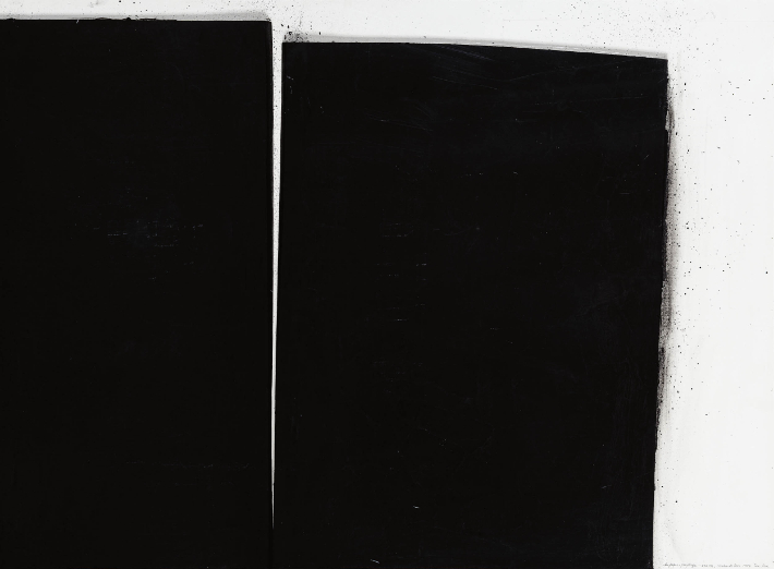 이배 b.1956 표면의 풍경-050396 charcoal on paper, 80×110cm | 1996 / 케이옥션 제공 