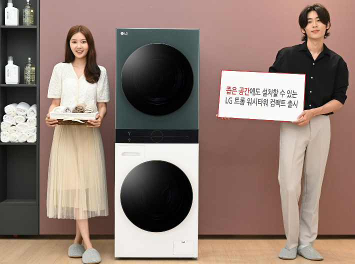 LG전자가 세탁량이 적은 가구나 세탁실이 좁은 가정에서도 원바디 세탁건조기를 고객이 편리하게 쓸 수 있도록 제품 크기를 줄인 '트롬 워시타워 컴팩트'를 이달 말 출시한다. LG전자 제공