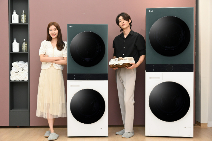 LG전자가 세탁량이 적은 가구나 세탁실이 좁은 가정에서도 원바디 세탁건조기를 고객이 편리하게 쓸 수 있도록 제품 크기를 줄인 '트롬 워시타워 컴팩트'를 이달 말 출시한다. LG전자 제공