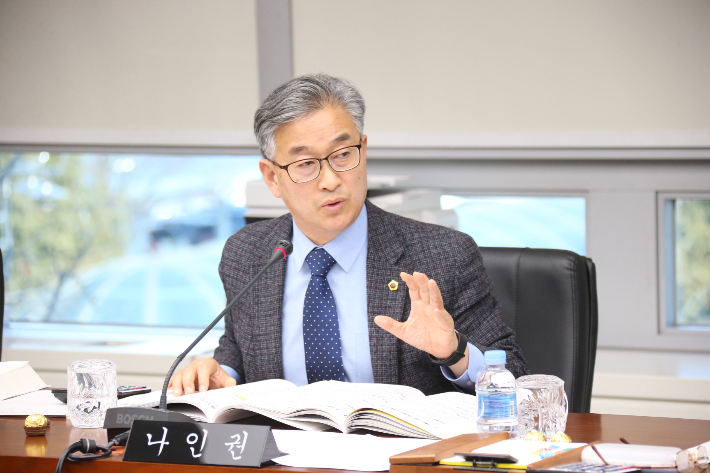 나인권 도의원 "쌀농사 포기할 판"…쌀값 폭락 대책 주문