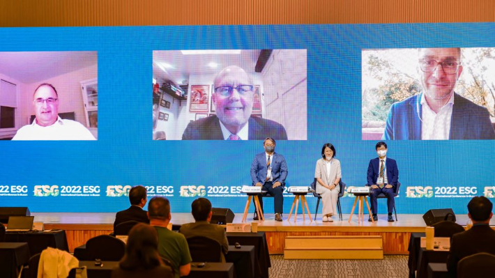ESG국제컨퍼런스는 100여명이 안전거리를 두고 현장을 찾았다. 주최측은 한국어 영어 2가지 공식채널로 들어온 온라인 참가자들을 포함해 모두 2,200여명이 참여한 것으로 집계했다. ESG국제컨퍼런스 모습 (사)자연의 권리찾기 제공 