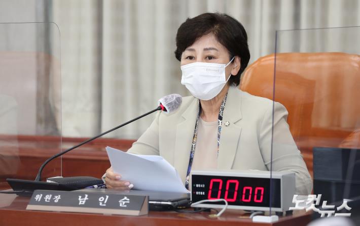 국회 정치개혁특별위원회 위원장 선출된 더불어민주당 남인순 의원