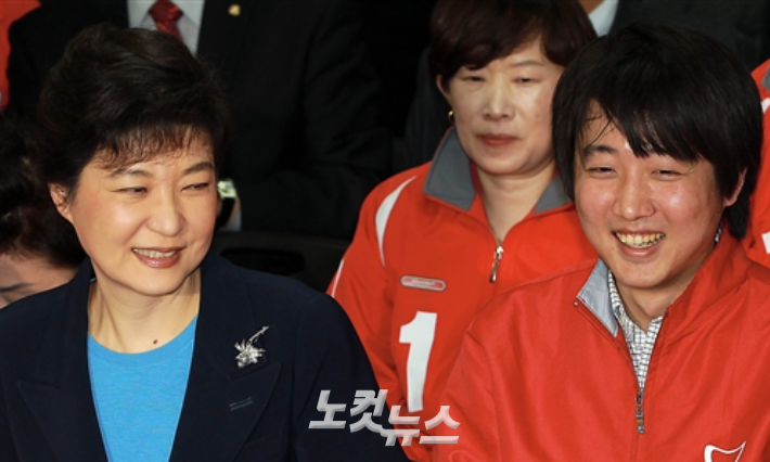 박근혜 전 대통령과 이준석 전 대표의 2012년 모습. 황진환 기자