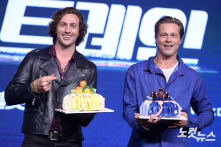 복 케이크 받은 브래드 피트-애런 존슨