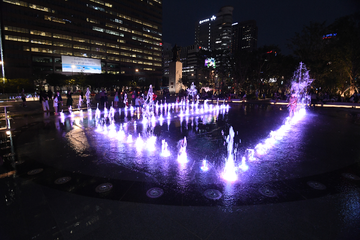 광화문광장 한글분수 야경. 서울시 제공