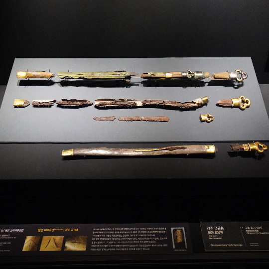 금관총서 출토된 큰칼 전시 사진. 국립경주박물관 제공
