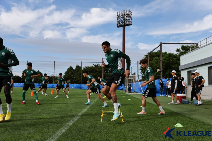 아시아축구연맹 챔피언스리그 8강을 준비 중인 전북 현대 선수들. 한국프로축구연맹