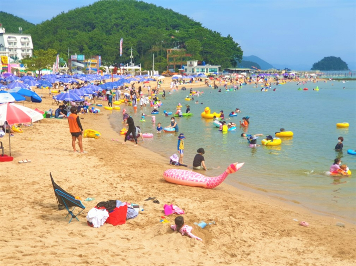 창원 광암해수욕장. 창원시청 제공