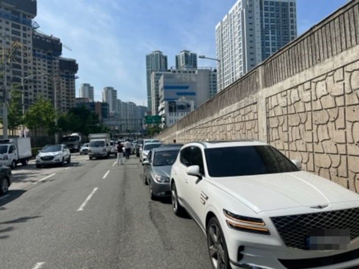 부산 수영구 남천동의 한 도로에서 7중 추돌사고가 발생해 인근 도로에 정체가 빚어졌다. 부산경찰청 제공