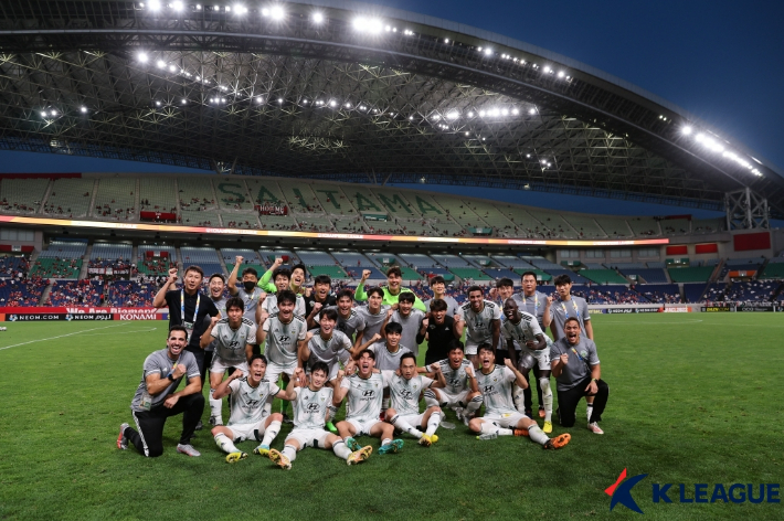 비셀 고베에 승리한 뒤 아시아축구연맹 챔피언스리그 준결승에 진출한 전북 현대. 한국프로축구연맹