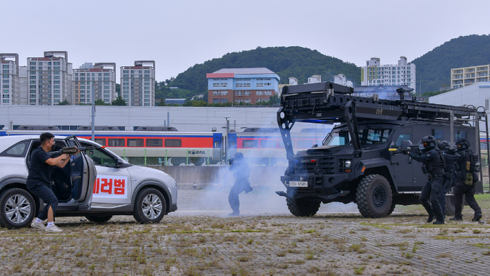 전라남도와 여수시가 여수엑스포장 일원에서 적 특작부대의 드론 테러 대비 민관군경 합동 훈련을 펼치고 있다. 여수시 제공