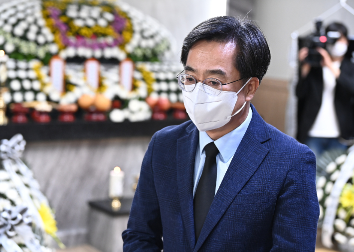 수원 세 모녀 빈소 찾은 김동연 경기도지사. 연합뉴스