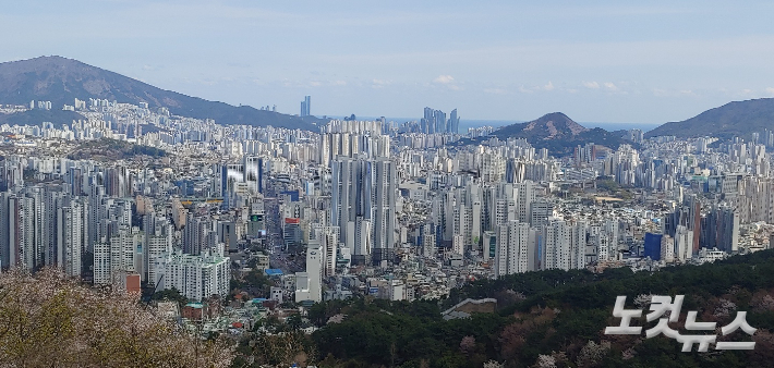 부산 도심. 박상희 기자 