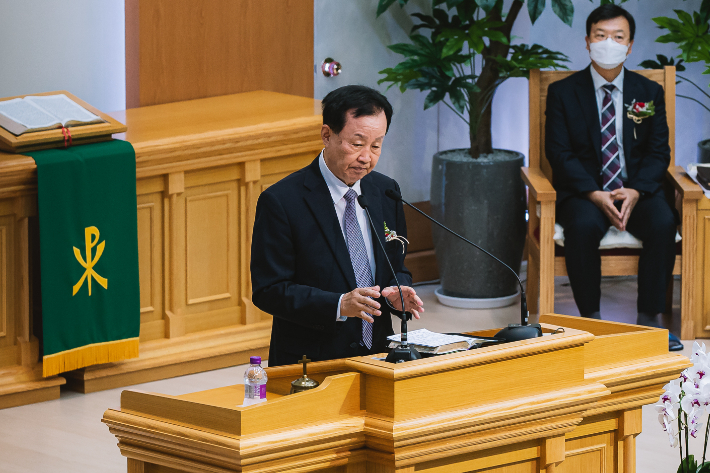 예배에서는 유종만 원로목사가 사무엘하 24:18~25을 통해 '아라우나의 타작마당으로'를 제목으로 설교했다. 평택 시온성교회 제공