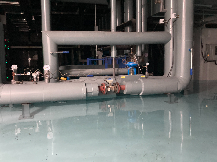 지난 28일 부산 기장군 정관 아쿠아드림파크 지하 기계실이 침수됐다. 기장군은 곧바로 시설 운영을 중단하고 점검과 보수 작업을 시작했다. 부산 기장군 제공