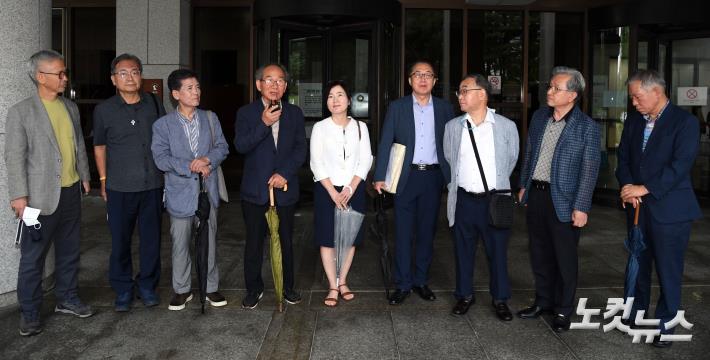 소감 밝히는 
